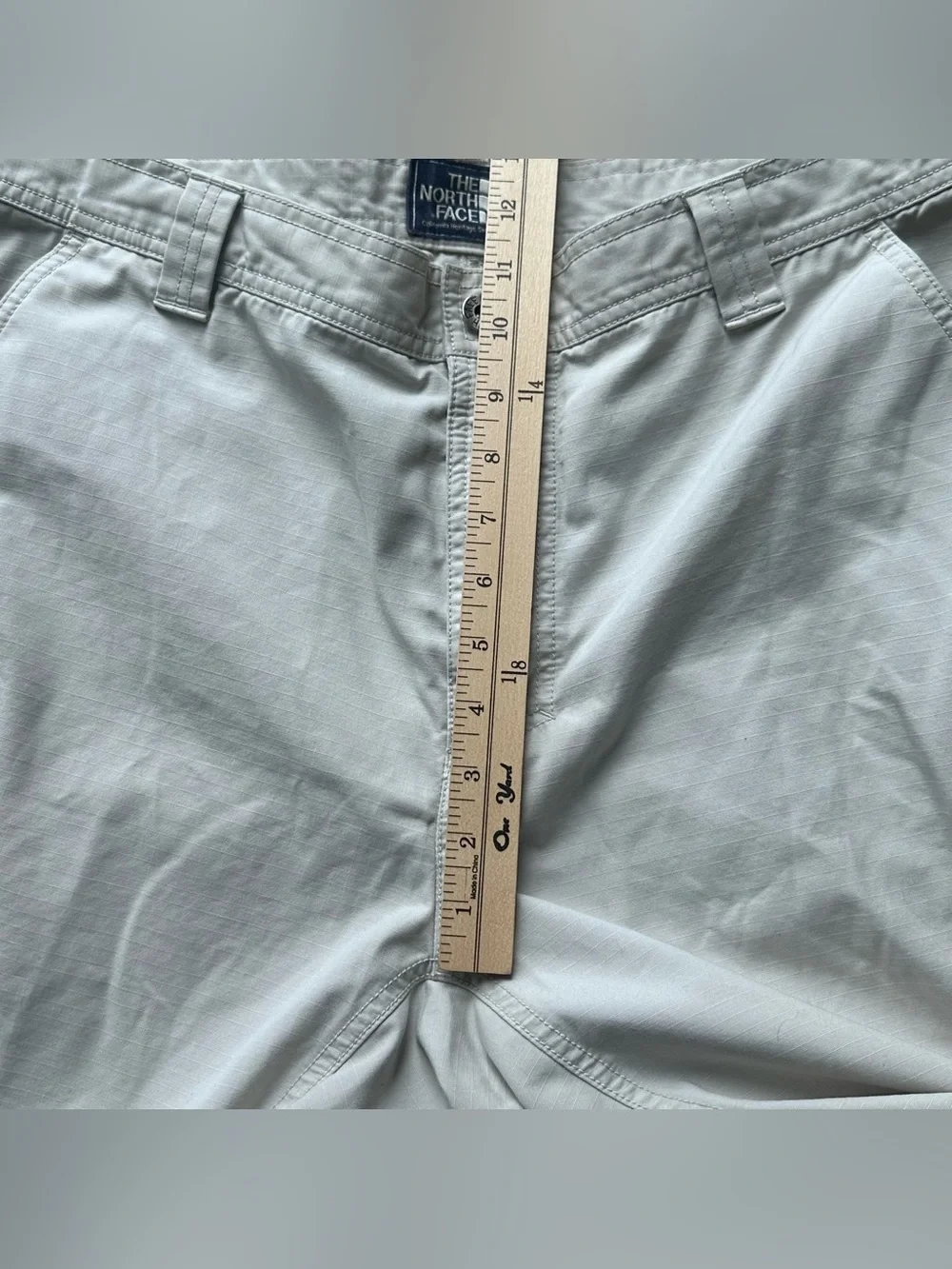 The North Face Cargo Shorts Men’s Size 40 Beige Khaki Hiking Utility Outdoor